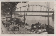 ARNHEM - Gezicht op de Nieuwe Rijnbrug vanaf de Rijnkade