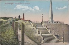 SCHEVENINGEN - Gedenknaald met Vuurstoren