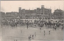 SCHEVENINGEN - Strand met Palace Hotel