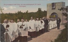 NIJMEGEN - De Processie trekt door de Jeruzalempoort, H. Land