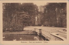 ROTTERDAM - Park met standbeeld Tollens