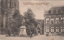 UTRECHT - Universiteitsgebouw met Standbeeld Graaf Jan van Nassau en Domkerk