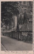 HAARLEM - Huisjes tegen de Groote Kerk