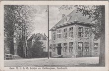 DORDRECHT - Gem. M. U. L. O. School en Hallincqlaan