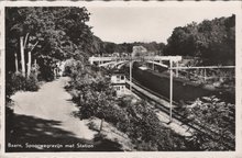 BAARN - Spoorwegravijn met Station