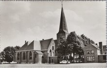 PUTTEN - Kerkplein met Oude Ned. Herv. Kerk