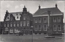 ALMELO - Markt met Waaggebouw