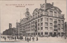 AMSTERDAM - Damrak met Gebouw der N. V. de Bijenkorf