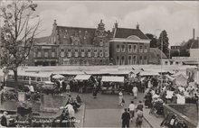 ALMELO - Marktplein op marktdag