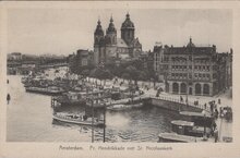 AMSTERDAM - Pr. Hendrikkade met St. Nicolaas