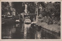 GIETHOORN - Gezicht op brug en bootjes