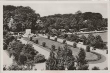 DEN HAAG - Rosarium met monument Koningin Emma