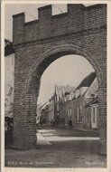 HARDERWIJK - Kijkje door de Stadsmuur