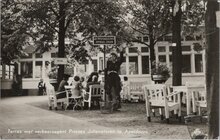 APELDOORN - Terras met verkeersagent Prinses Julianatoren