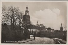 ZUTPHEN - St. Walburgstoren met Drogenapstoren