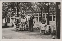 APELDOORN - Terras met verkeersagent Prinses Juliana Toren