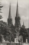 TILBURG - St. Jozefkerk met Standbeeld Willem II