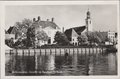 HELLEVOETSLUIS-Gezicht-op-Raadhuis-en-Kerk