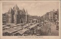 AMSTERDAM-Nieuwmarkt-met-Waag-Gebouw